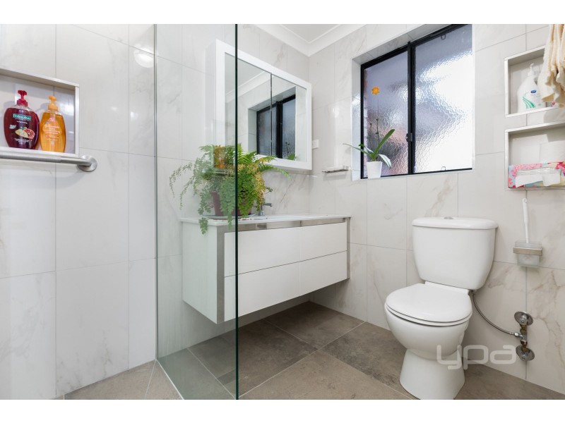 5 Lentini Place, Taylors Lakes VIC 3038