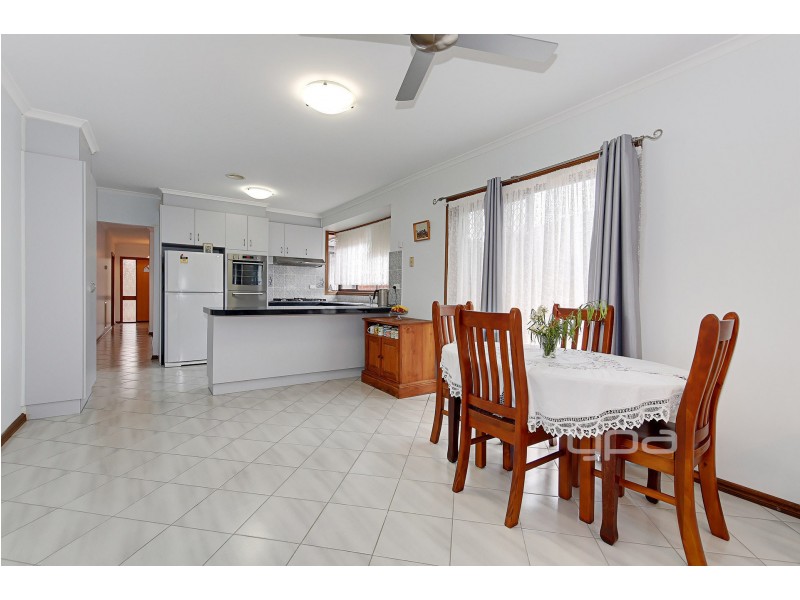 8 Chicquita Close, Keilor Downs VIC 3038