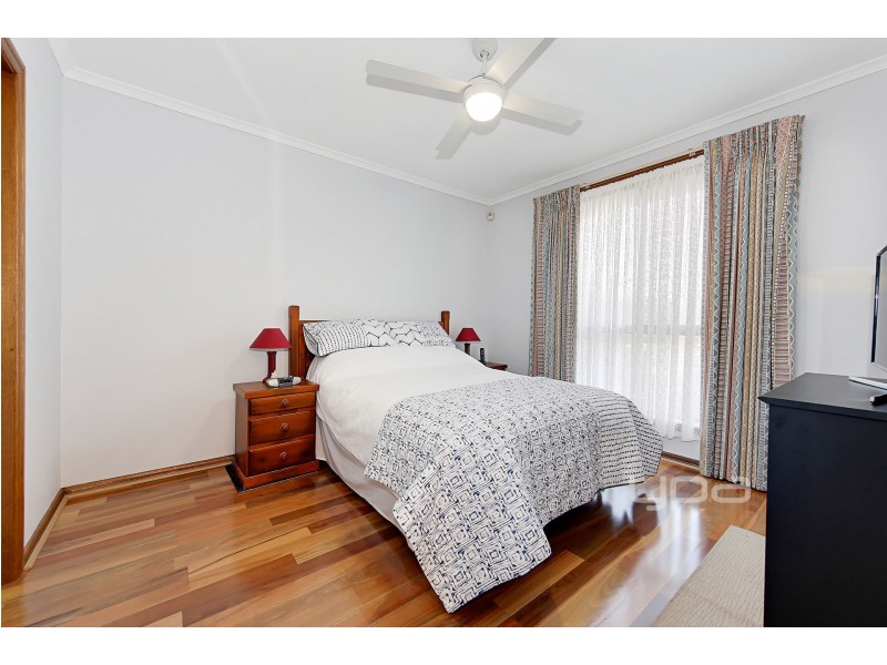 8 Chicquita Close, Keilor Downs VIC 3038