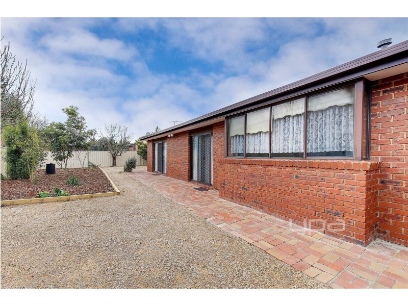 8 Chicquita Close, Keilor Downs VIC 3038