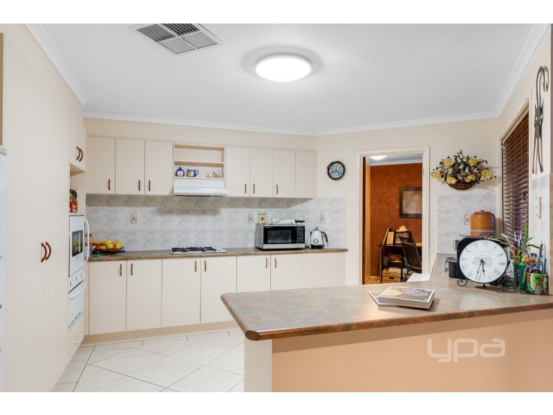 41 Boberrit Wynd, Sydenham VIC 3037