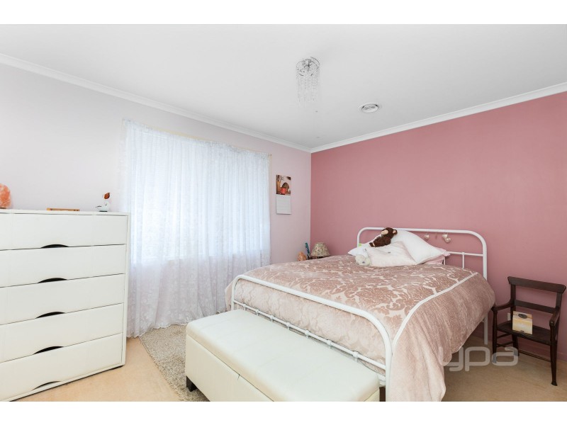 41 Boberrit Wynd, Sydenham VIC 3037