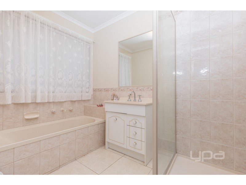 41 Boberrit Wynd, Sydenham VIC 3037