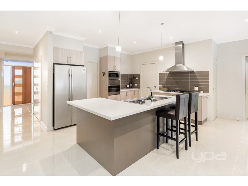 5 Jacaranda Drive, Taylors Hill VIC 3037