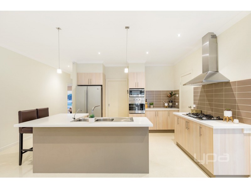 5 Jacaranda Drive, Taylors Hill VIC 3037