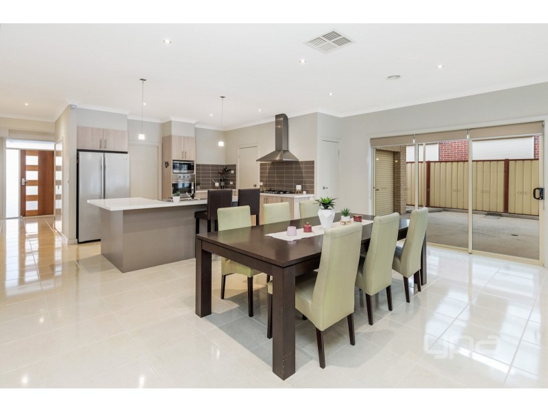 5 Jacaranda Drive, Taylors Hill VIC 3037