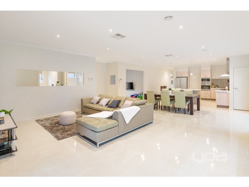 5 Jacaranda Drive, Taylors Hill VIC 3037