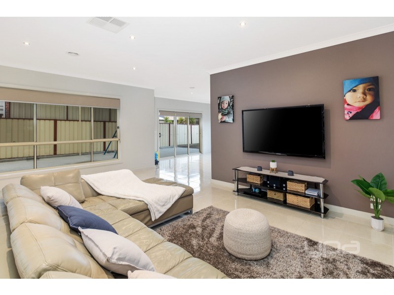 5 Jacaranda Drive, Taylors Hill VIC 3037