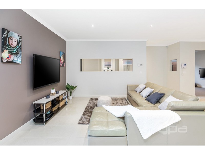 5 Jacaranda Drive, Taylors Hill VIC 3037