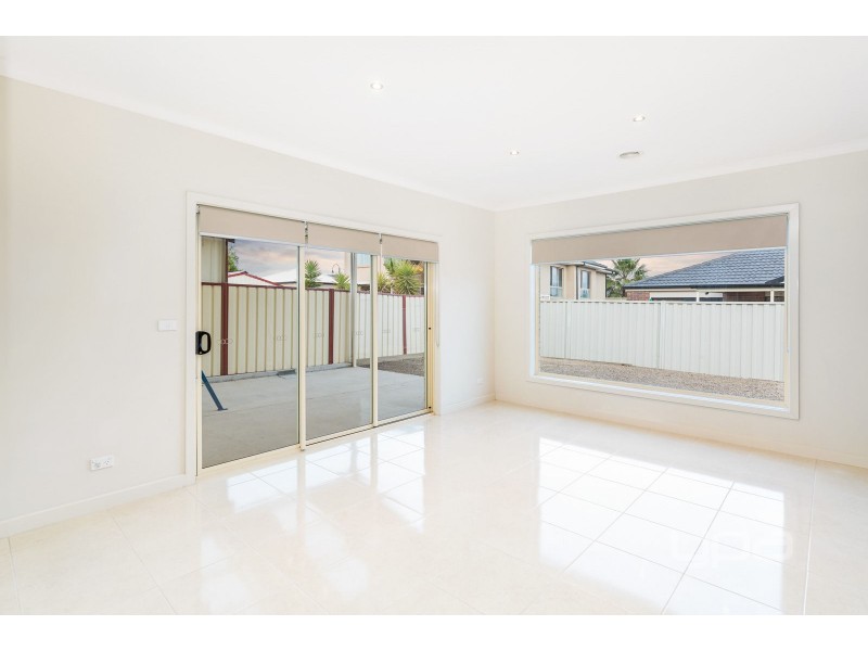 5 Jacaranda Drive, Taylors Hill VIC 3037