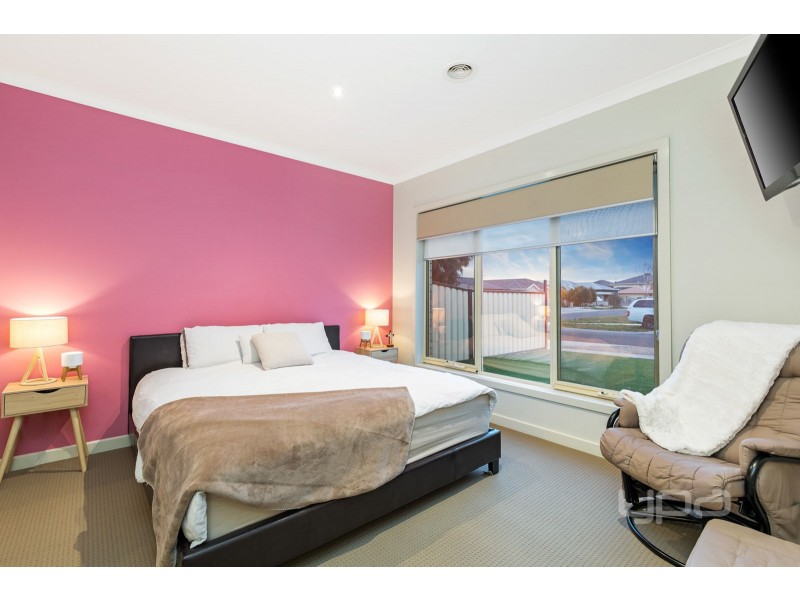 5 Jacaranda Drive, Taylors Hill VIC 3037