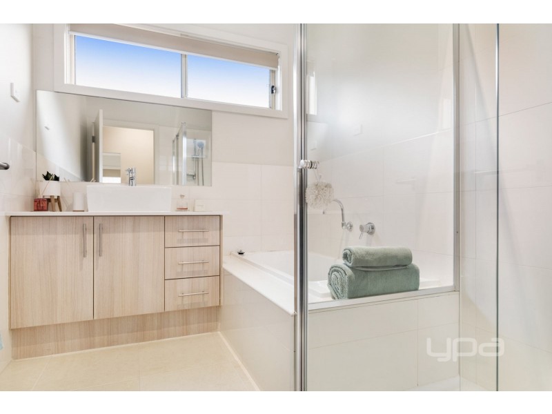 5 Jacaranda Drive, Taylors Hill VIC 3037