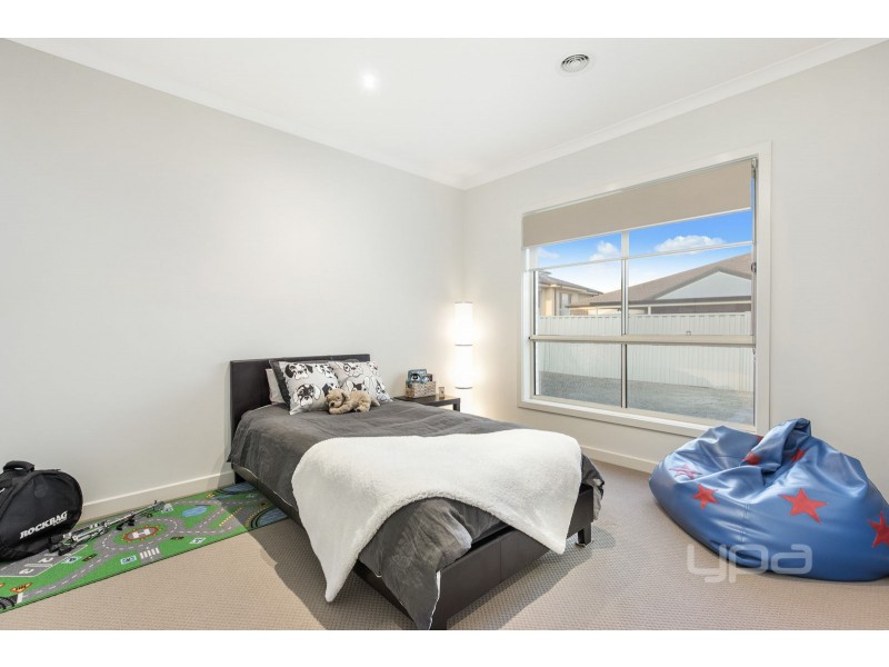 5 Jacaranda Drive, Taylors Hill VIC 3037