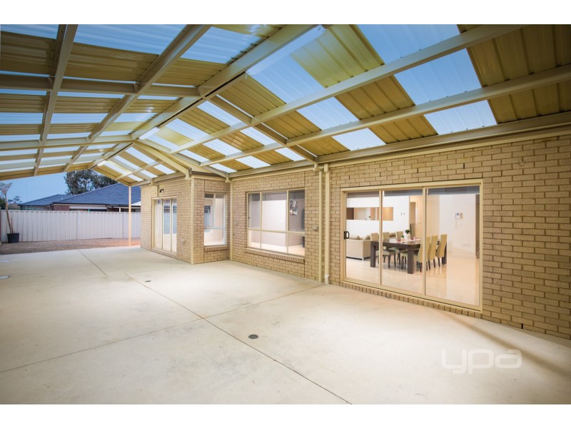 5 Jacaranda Drive, Taylors Hill VIC 3037