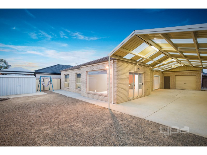 5 Jacaranda Drive, Taylors Hill VIC 3037