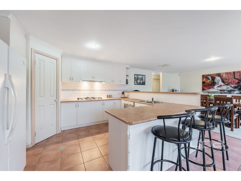 9 Chalmers Place, Taylors Lakes VIC 3038