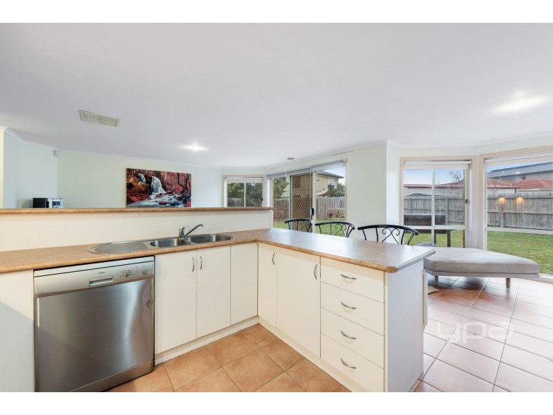 9 Chalmers Place, Taylors Lakes VIC 3038