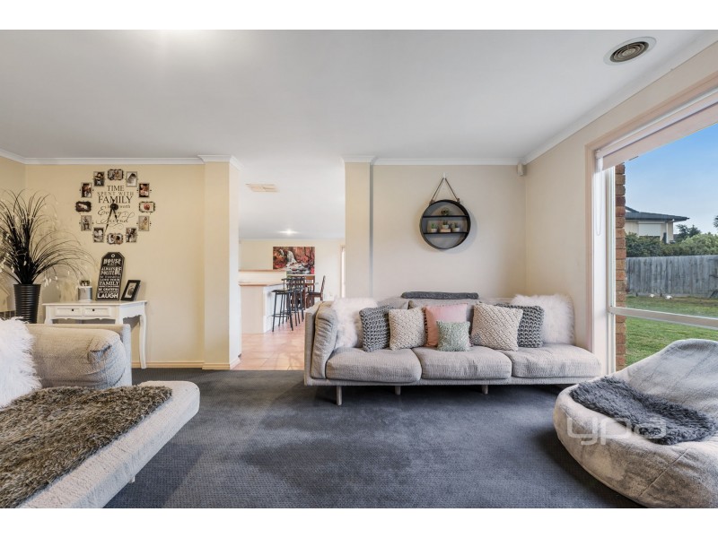 9 Chalmers Place, Taylors Lakes VIC 3038