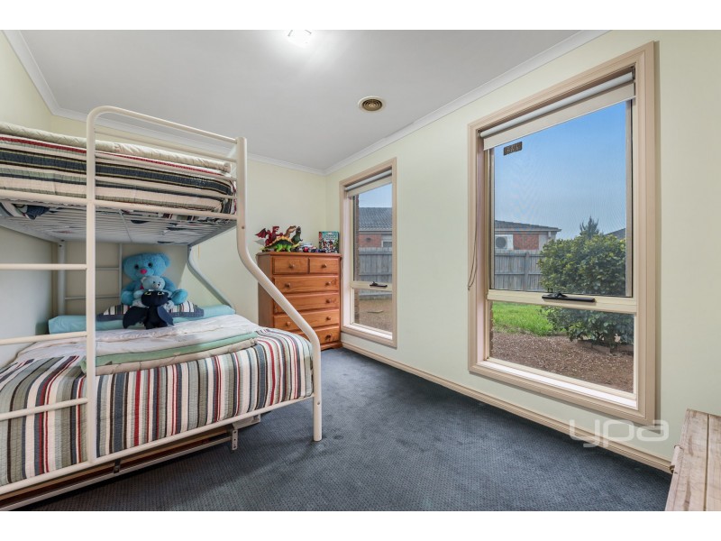 9 Chalmers Place, Taylors Lakes VIC 3038