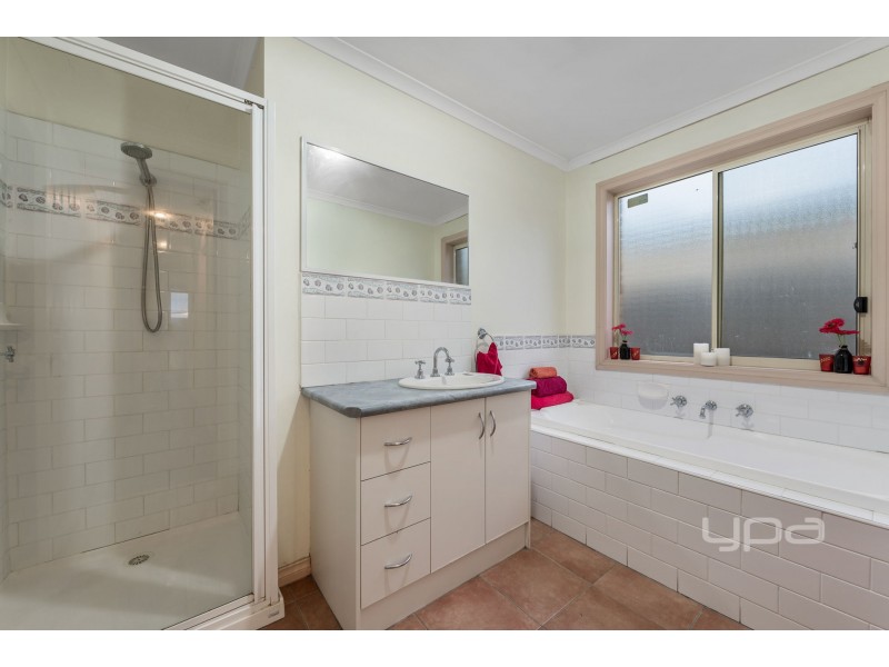 9 Chalmers Place, Taylors Lakes VIC 3038