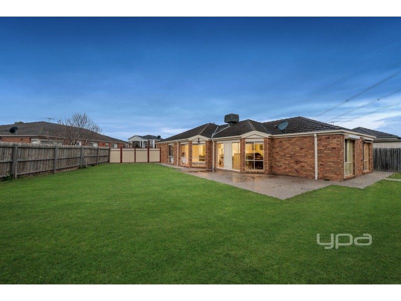 9 Chalmers Place, Taylors Lakes VIC 3038