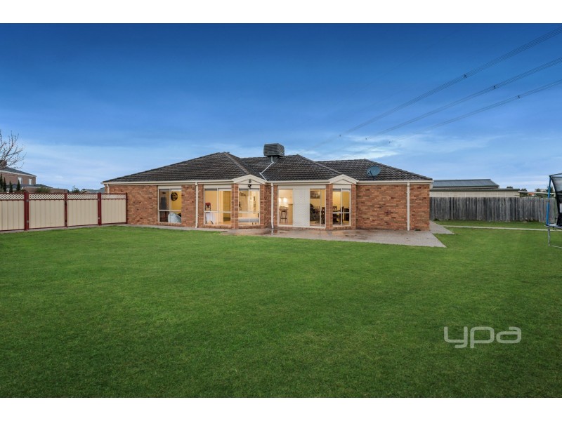 9 Chalmers Place, Taylors Lakes VIC 3038
