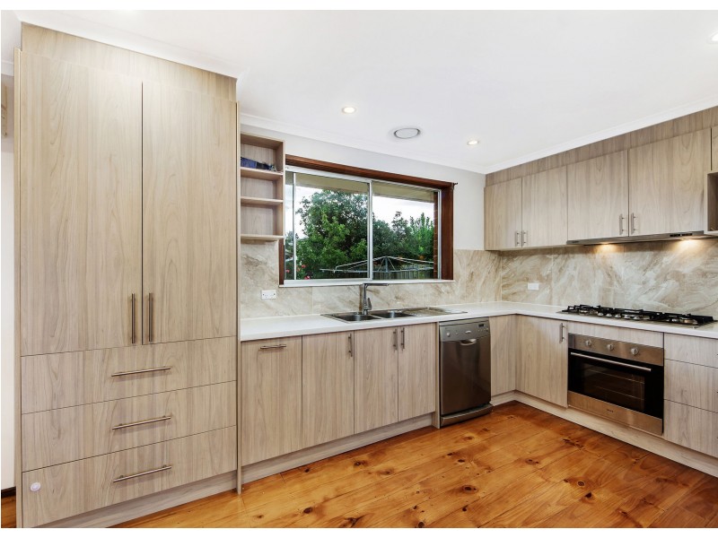 22 Tarana Crescent, Kings Park VIC 3021