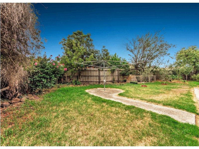 22 Tarana Crescent, Kings Park VIC 3021