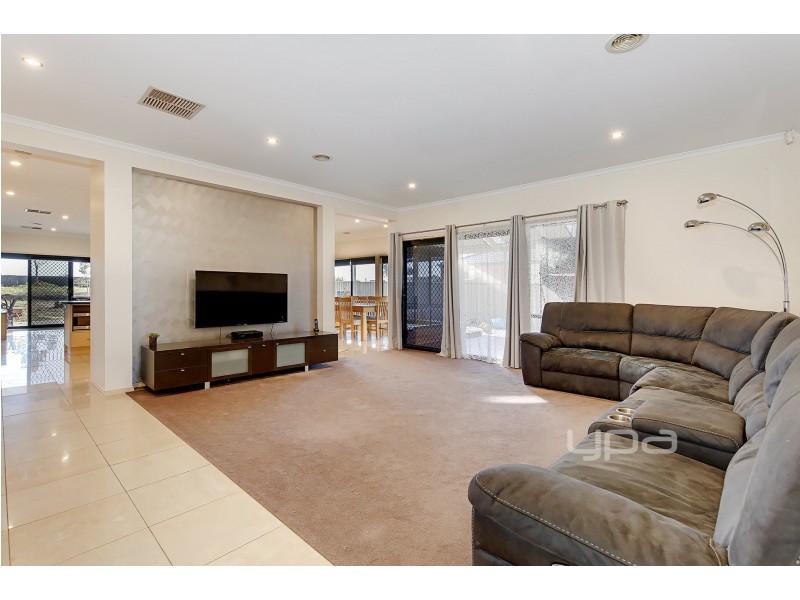 10 Duchess Court, Hillside VIC 3037