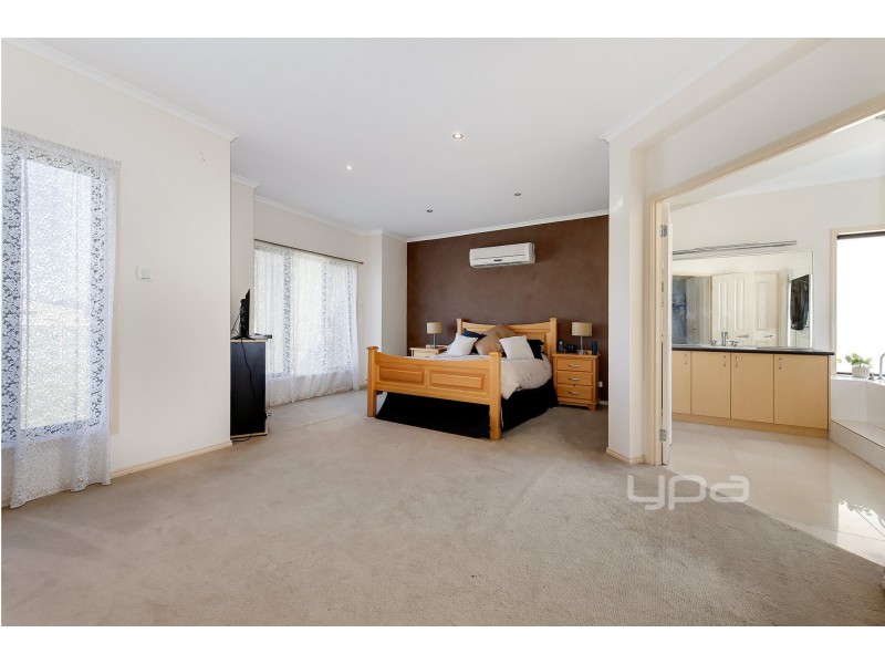 10 Duchess Court, Hillside VIC 3037