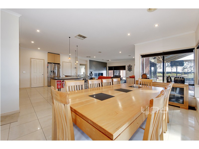 10 Duchess Court, Hillside VIC 3037