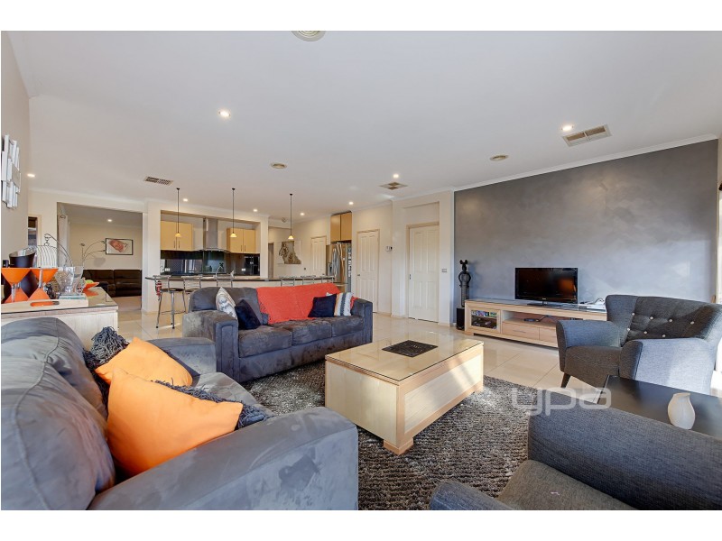 10 Duchess Court, Hillside VIC 3037