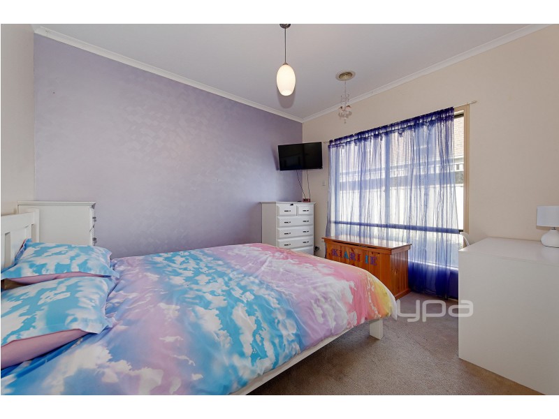 10 Duchess Court, Hillside VIC 3037