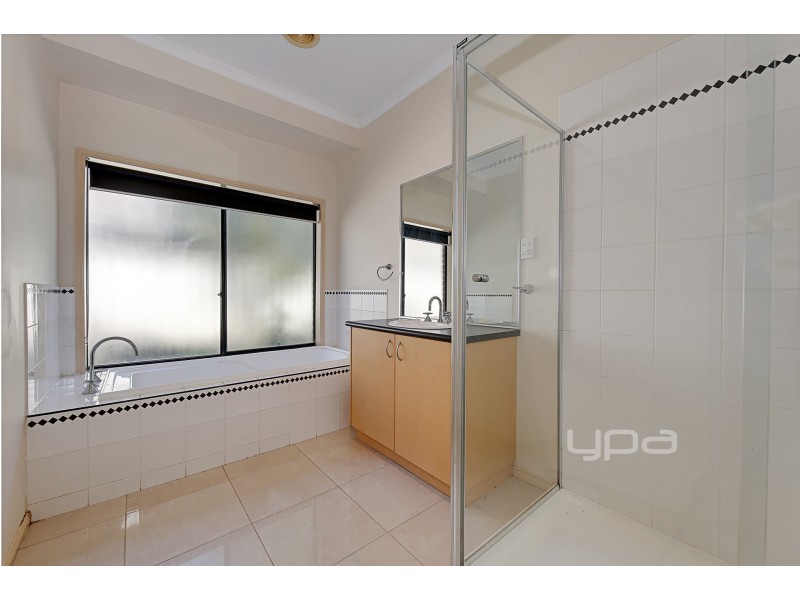 10 Duchess Court, Hillside VIC 3037