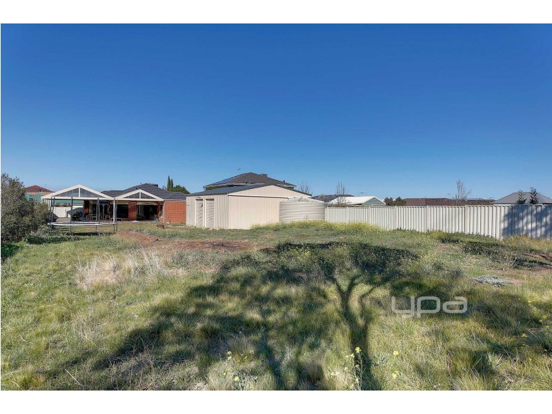 10 Duchess Court, Hillside VIC 3037