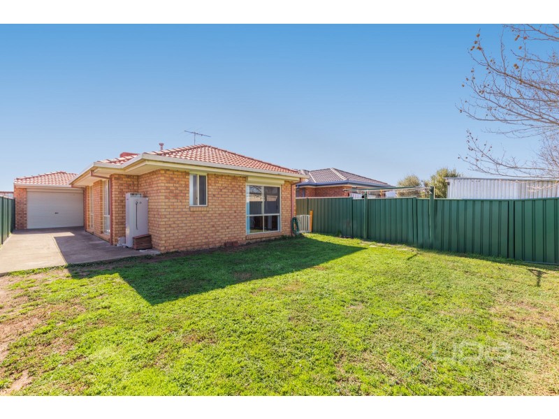 13 Grigorieva Court, Burnside VIC 3023