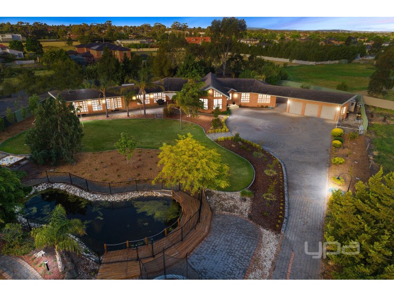 10 Robinia Close, Hillside VIC 3037