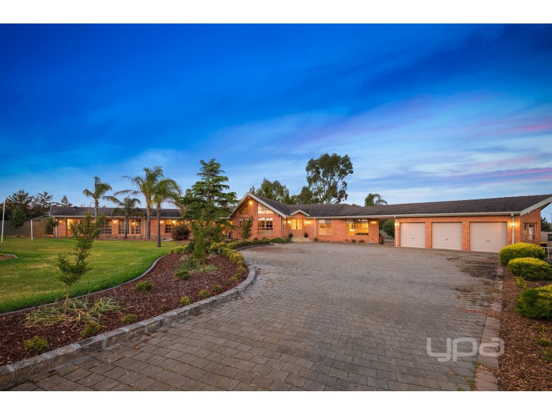 10 Robinia Close, Hillside VIC 3037