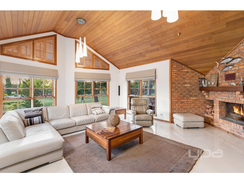 10 Robinia Close, Hillside VIC 3037