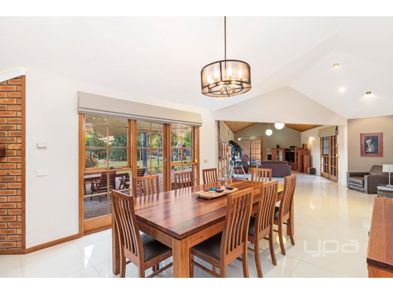 10 Robinia Close, Hillside VIC 3037