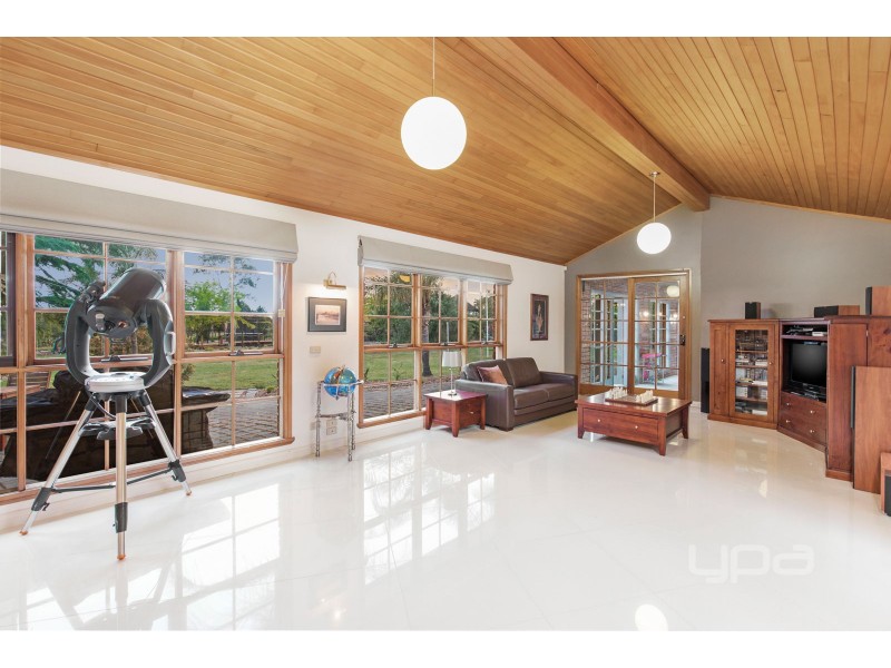 10 Robinia Close, Hillside VIC 3037