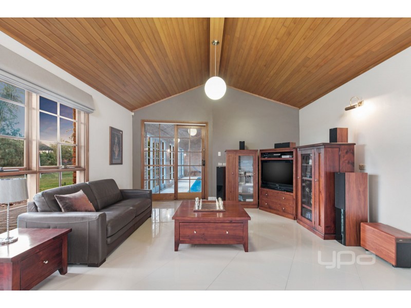 10 Robinia Close, Hillside VIC 3037