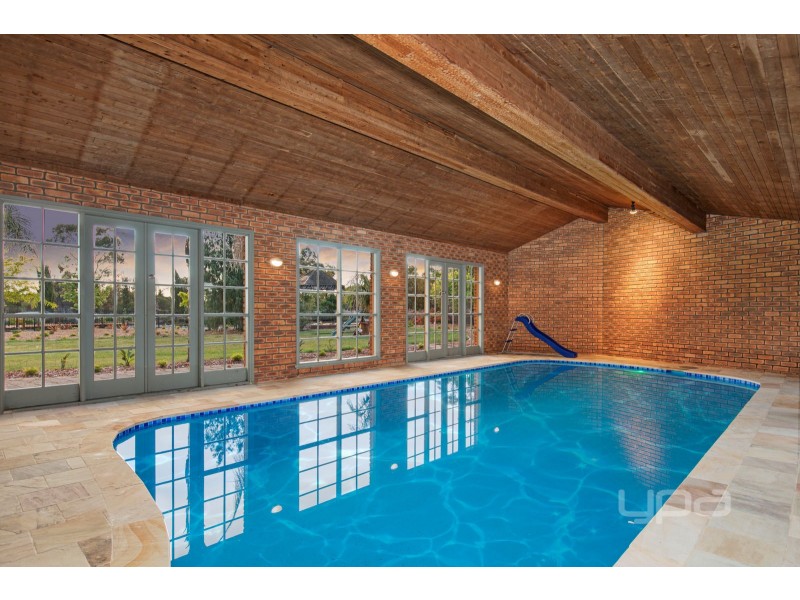 10 Robinia Close, Hillside VIC 3037