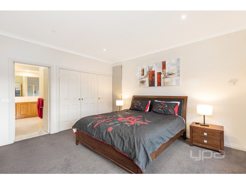 10 Robinia Close, Hillside VIC 3037