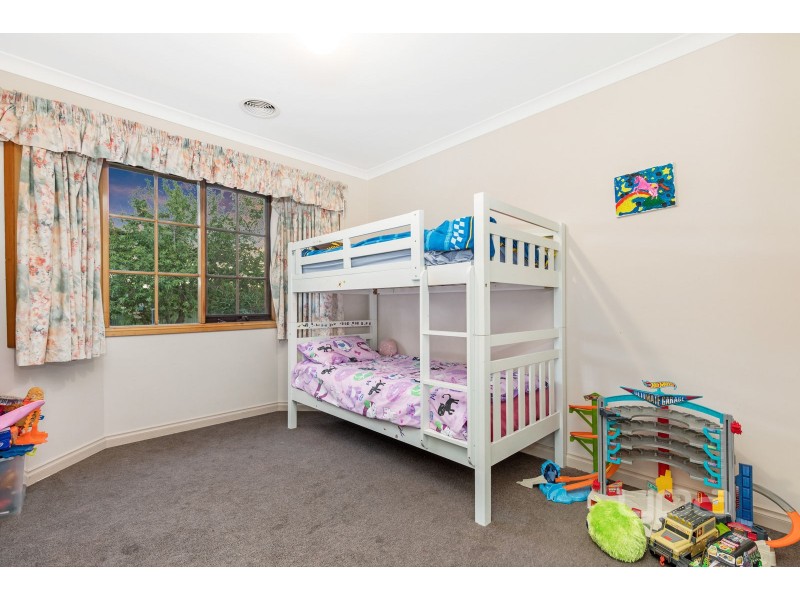 10 Robinia Close, Hillside VIC 3037