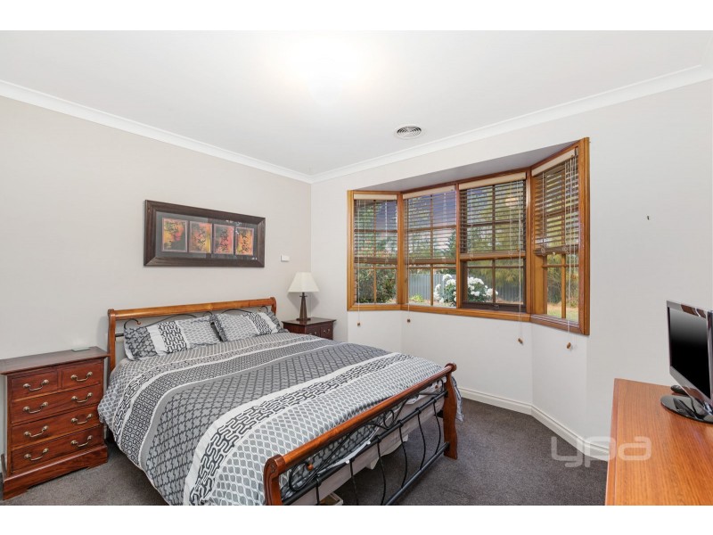 10 Robinia Close, Hillside VIC 3037