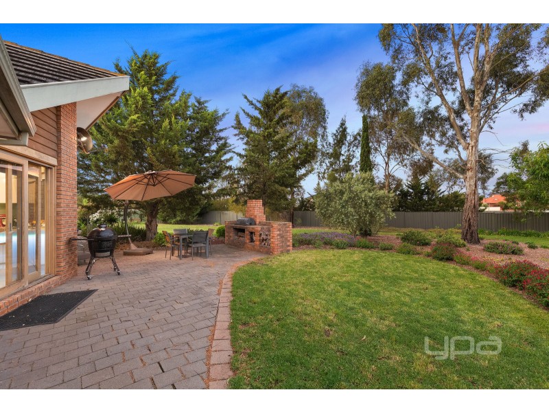 10 Robinia Close, Hillside VIC 3037