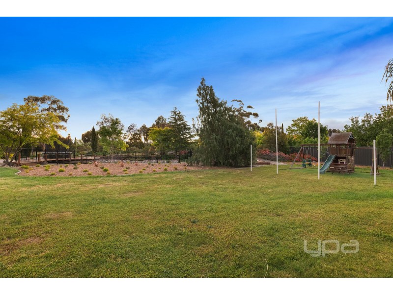 10 Robinia Close, Hillside VIC 3037