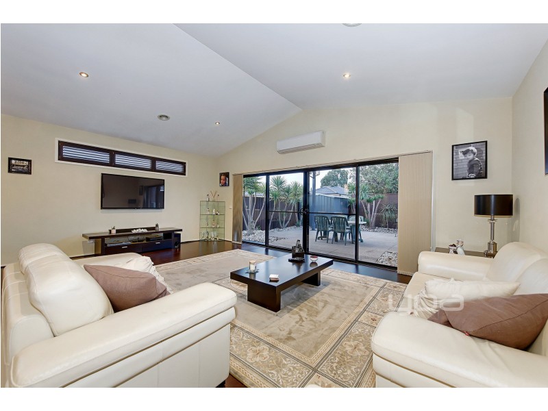 1/18 Jade Way, Hillside VIC 3037