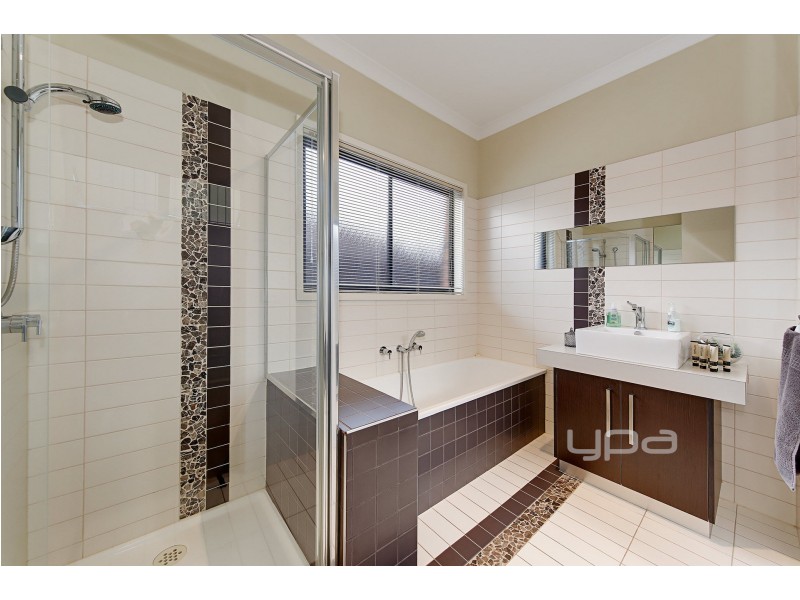 1/18 Jade Way, Hillside VIC 3037